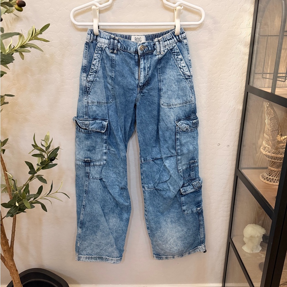 BDG Light Blue Acid-Wash Boyfriend Cargo Jeans cotton